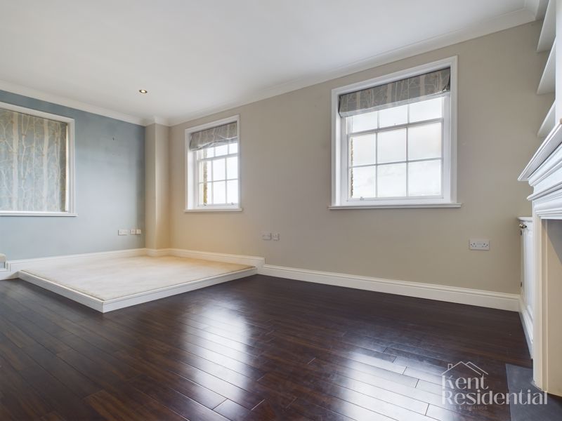 1 bed flat for sale in Medway Heights, Chatham  - Property Image 4
