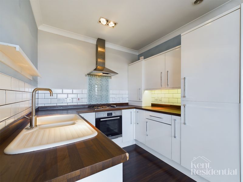 1 bed flat for sale in Medway Heights, Chatham  - Property Image 5