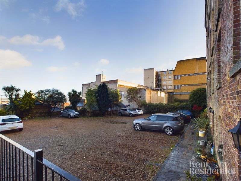 1 bed flat for sale in Medway Heights, Chatham  - Property Image 10