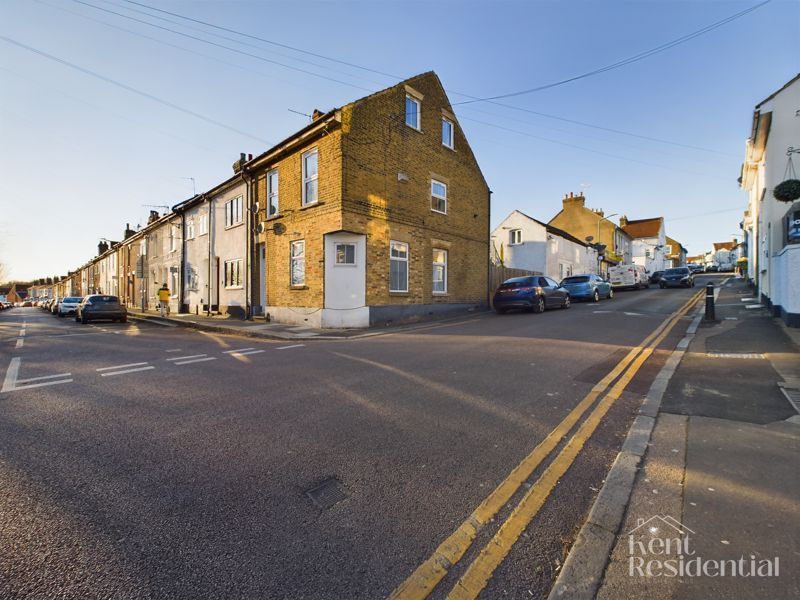 1 bed flat for sale in Glanville Road, Rochester - Property Image 1