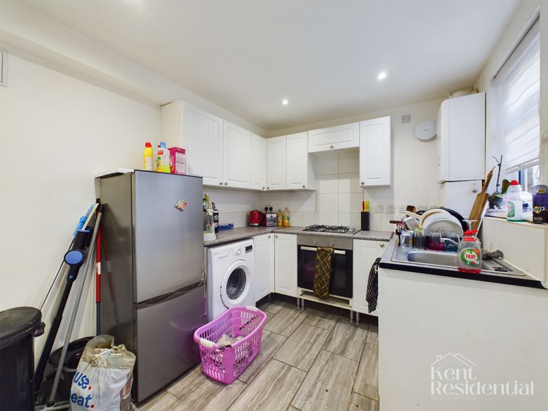 1 bed flat for sale in Glanville Road, Rochester  - Property Image 2