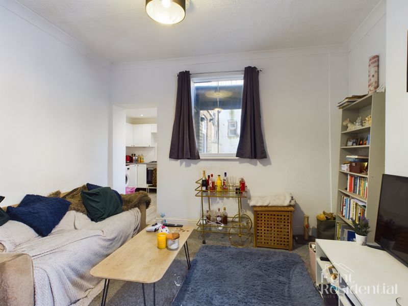 1 bed flat for sale in Glanville Road, Rochester  - Property Image 3