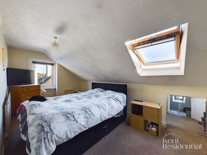 2 bed house for sale in Glanville Road, Rochester  - Property Image 3