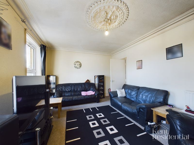 2 bed house for sale in Glanville Road, Rochester  - Property Image 4