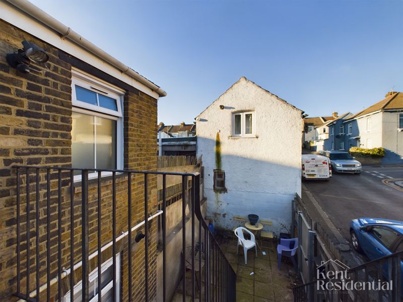 2 bed house for sale in Glanville Road, Rochester  - Property Image 10