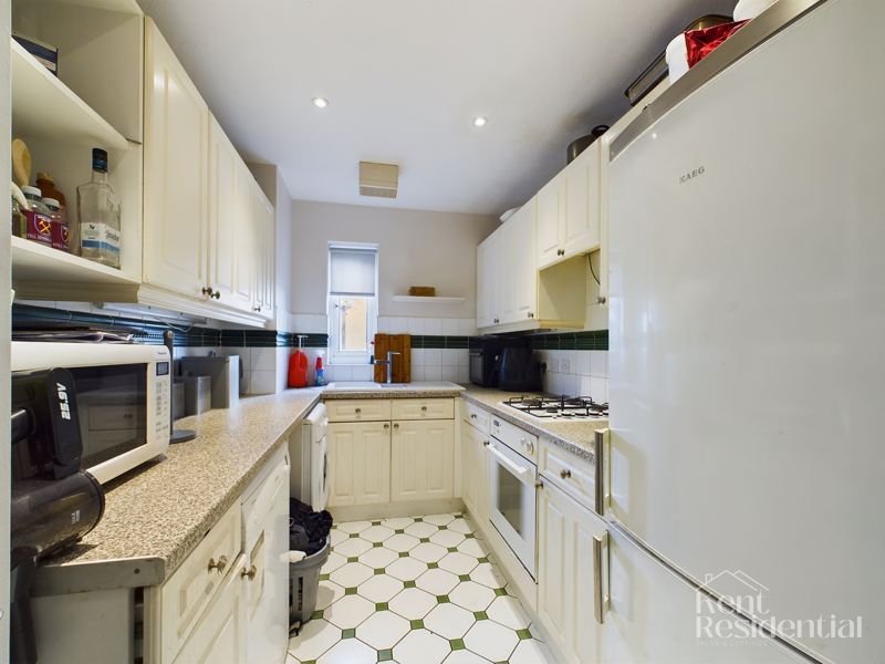 2 bed flat for sale in Valetta Way, Rochester  - Property Image 5