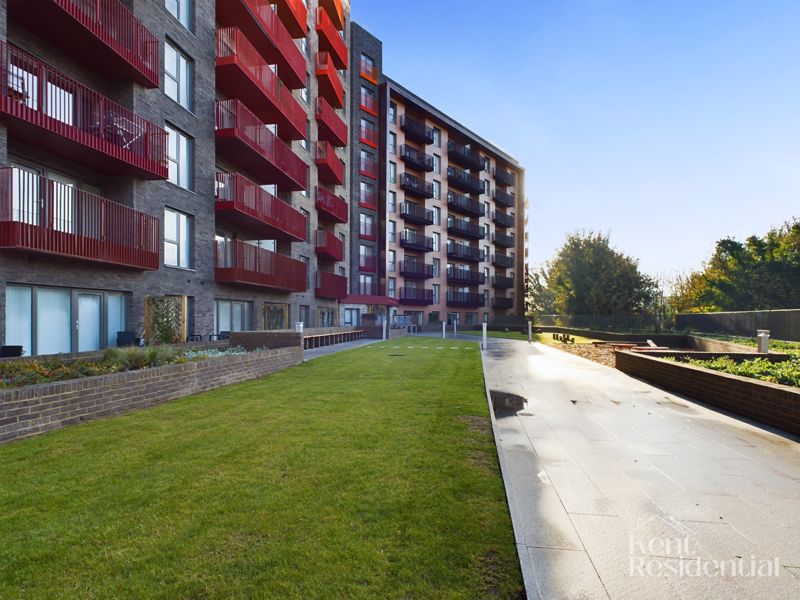 2 bed flat for sale in Claribel Court, Maidstone  - Property Image 1