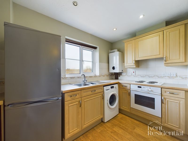 1 bed flat to rent in The Pintails, Chatham  - Property Image 2