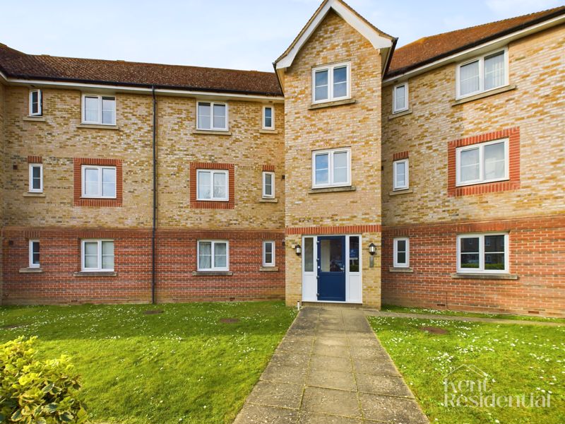1 bed flat to rent in The Pintails, Chatham  - Property Image 1
