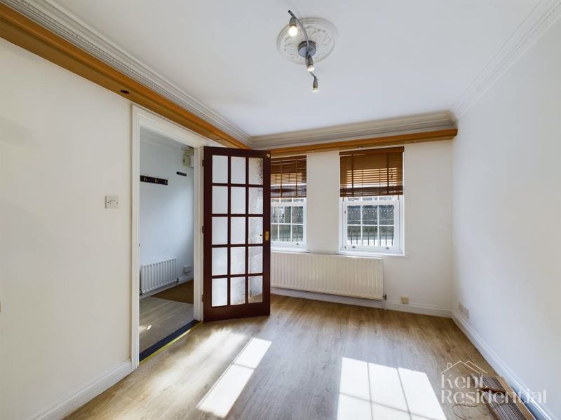 3 bed house to rent in East Row, Rochester  - Property Image 4