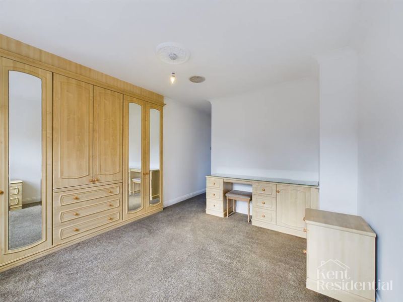 3 bed house to rent in East Row, Rochester  - Property Image 9