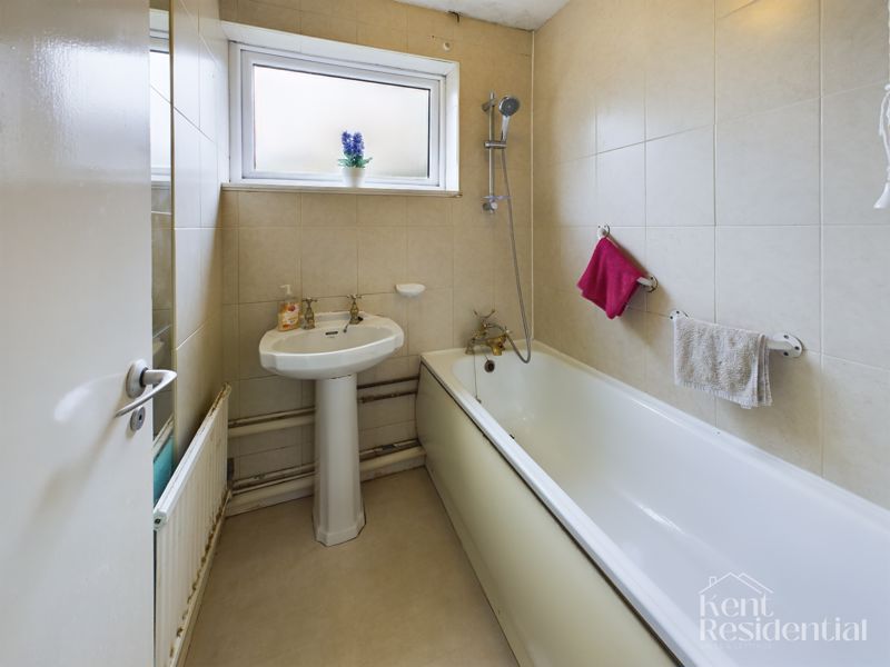 2 bed house for sale in Camden Close, Chatham  - Property Image 8