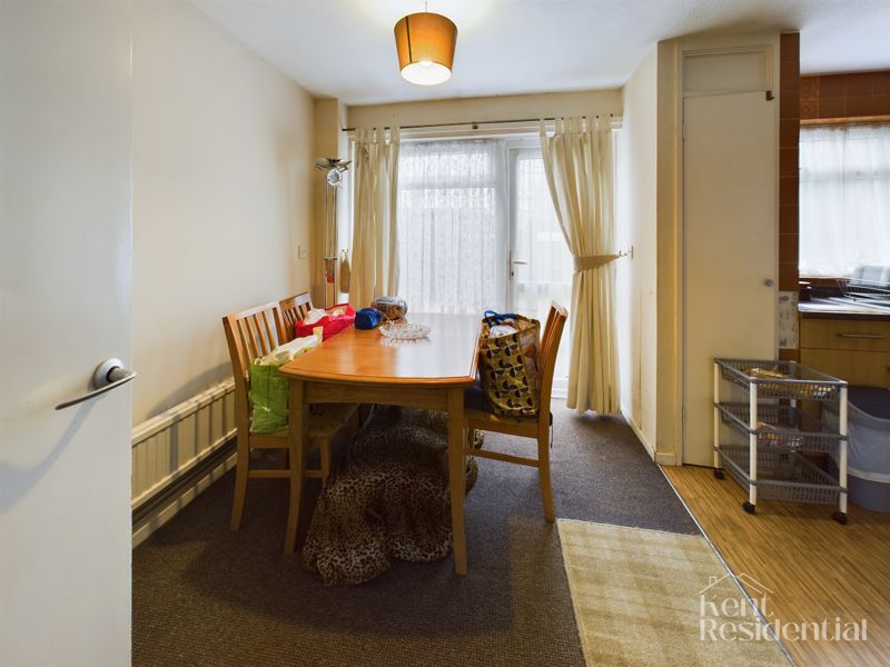 2 bed house for sale in Camden Close, Chatham  - Property Image 4