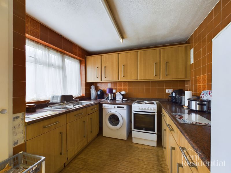 2 bed house for sale in Camden Close, Chatham  - Property Image 2