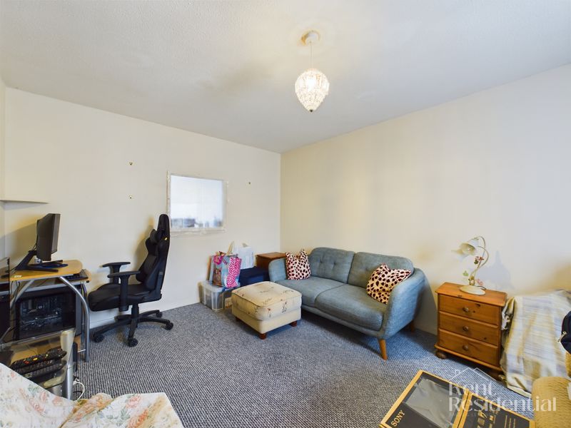 2 bed house for sale in Camden Close, Chatham  - Property Image 3