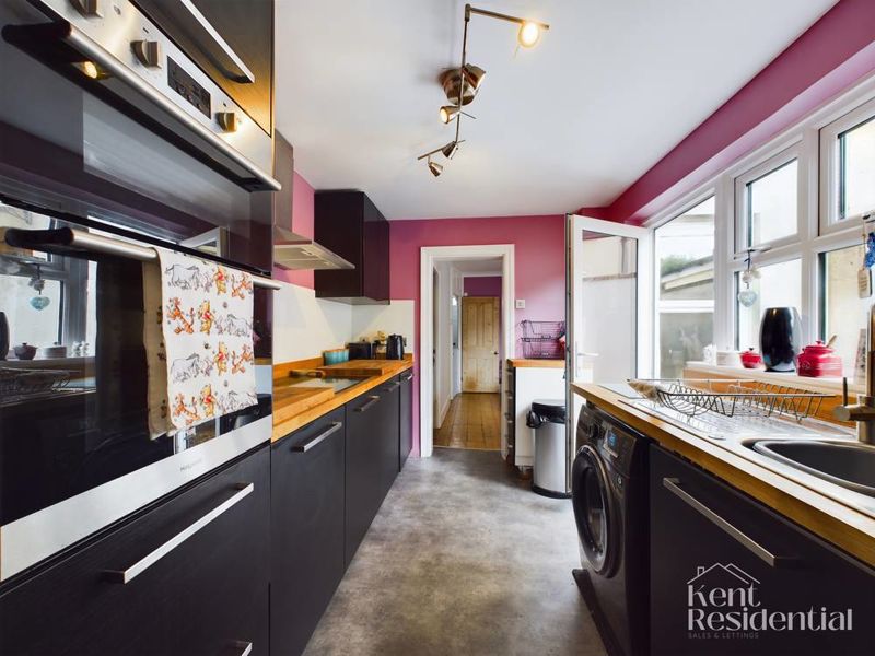 3 bed house for sale in Horsley Road, Rochester  - Property Image 1