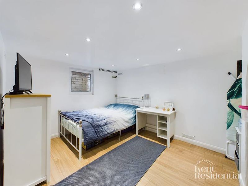 3 bed house for sale in Horsley Road, Rochester  - Property Image 6