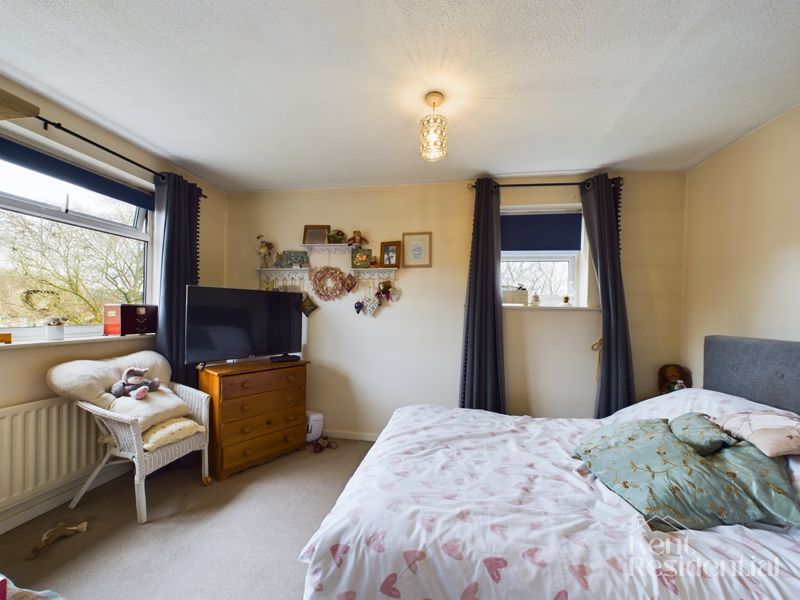 1 bed house for sale in Chaffinch Close, Chatham  - Property Image 3
