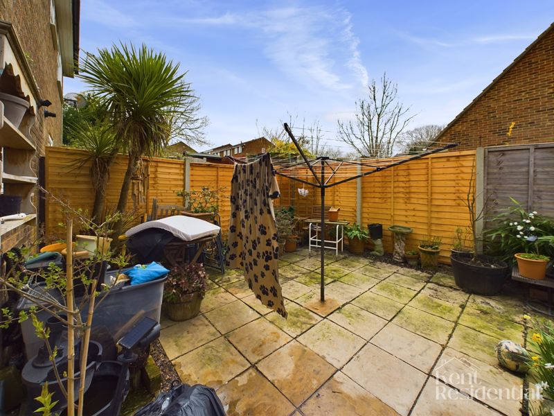 1 bed house for sale in Chaffinch Close, Chatham  - Property Image 6