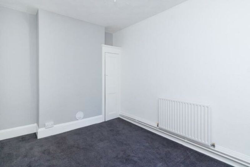 1 bed flat to rent in Church Terrace, Chatham  - Property Image 5