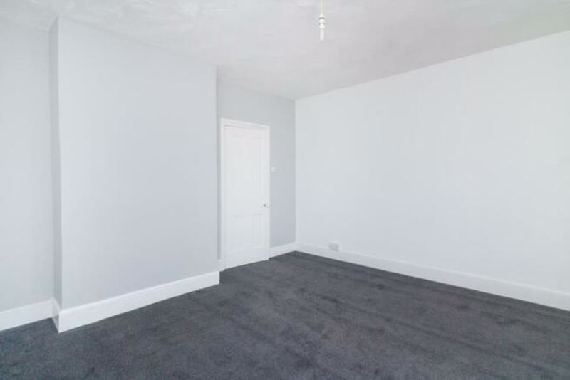 1 bed flat to rent in Church Terrace, Chatham  - Property Image 3