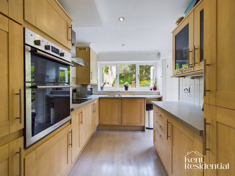 3 bed house for sale in Cobdown Close, Aylesford  - Property Image 2