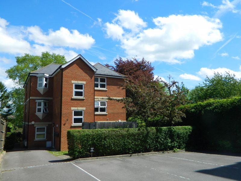 2 bed flat to rent in London Road, Maidstone  - Property Image 1