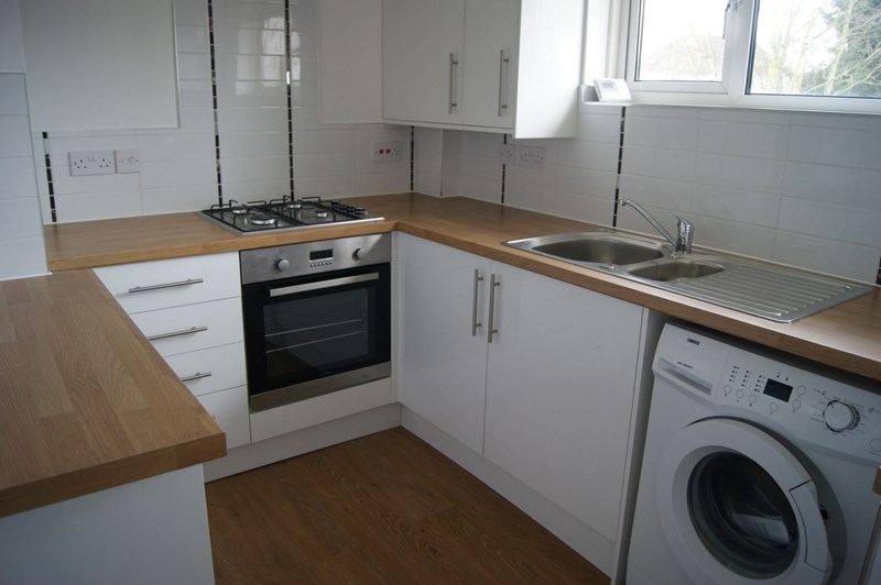 2 bed flat to rent in Cumberland Avenue, Maidstone  - Property Image 2