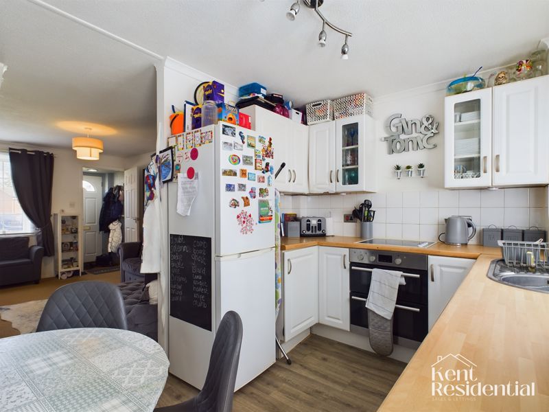 2 bed house to rent in Copse Hill, Leybourne  - Property Image 3