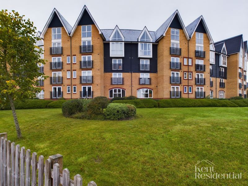 2 bed flat to rent in Scotney Gardens, Maidstone - Property Image 1