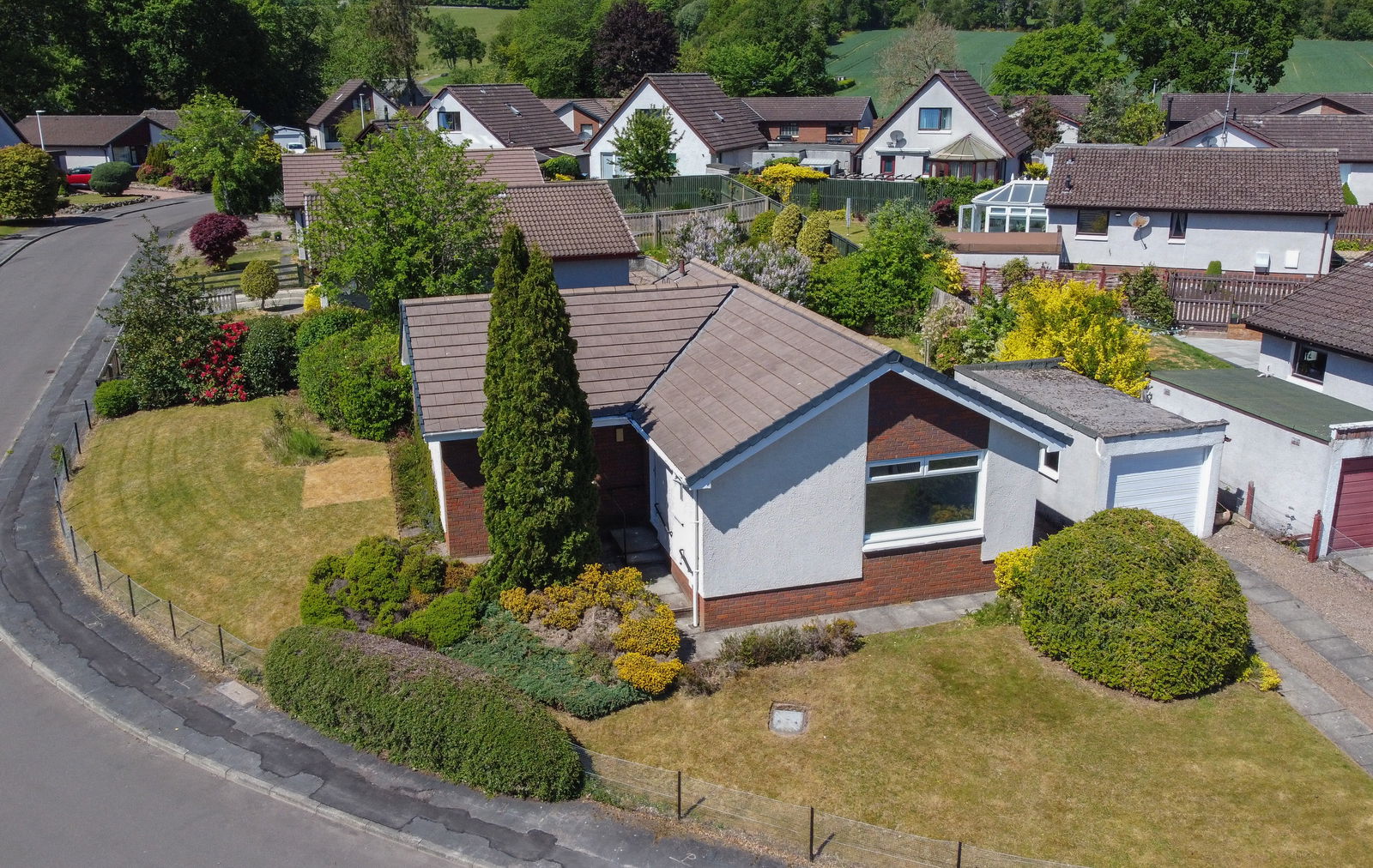 3 bed bungalow for sale in Highland Crescent, Crieff - Property Image 1
