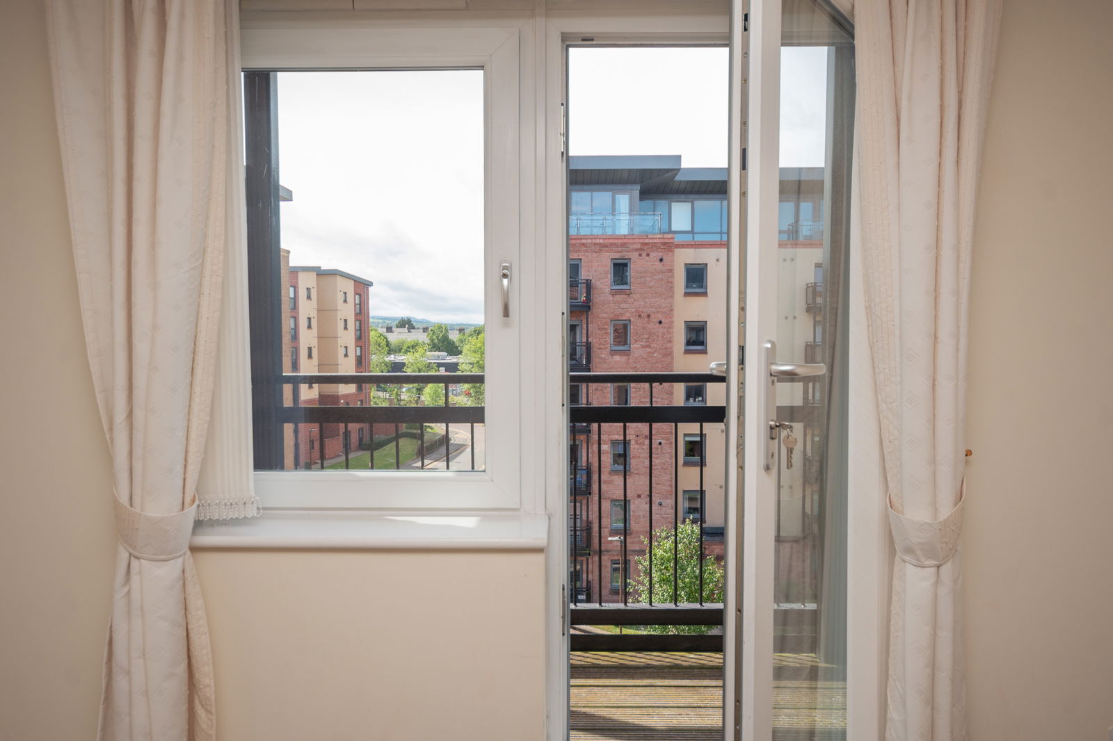 2 bed flat for sale in Slateford Gait, Edinburgh  - Property Image 5