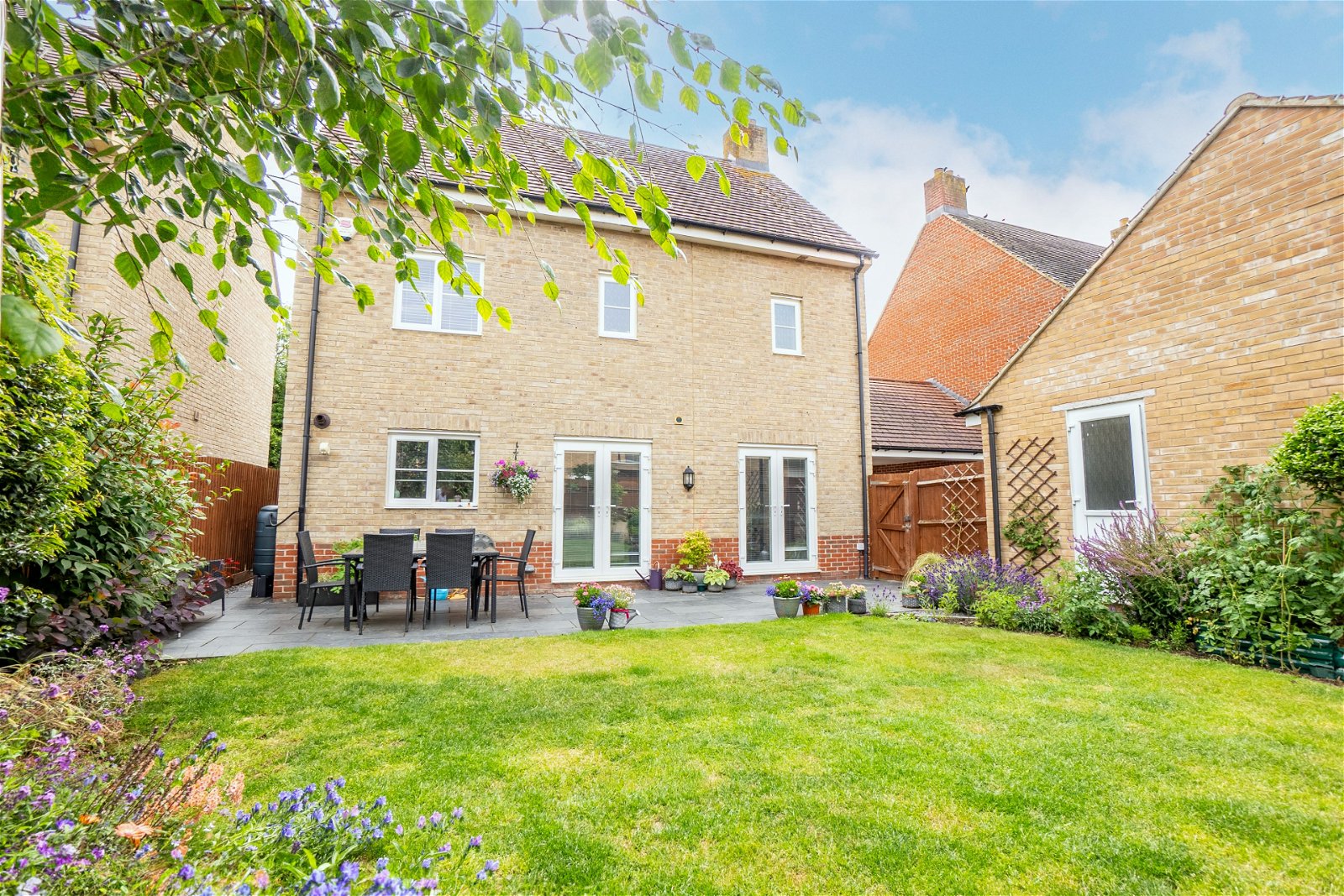 5 bed detached house for sale in Wagtail Gardens, Bedford  - Property Image 28