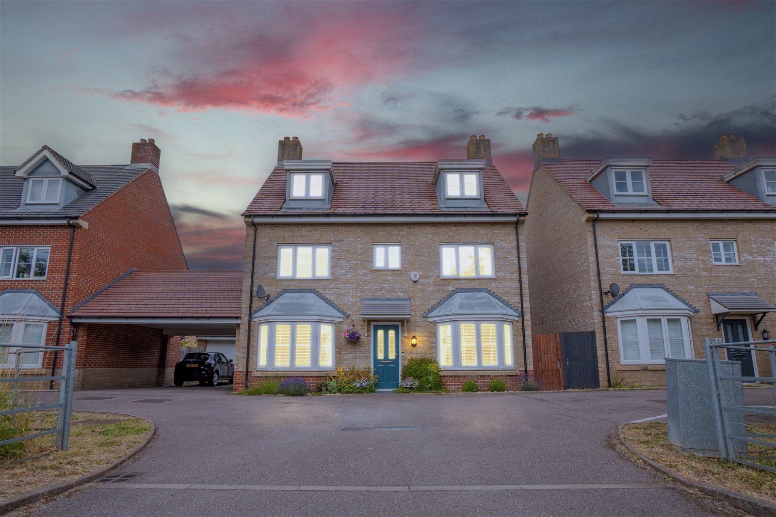 5 bed detached house for sale in Wagtail Gardens, Bedford  - Property Image 32