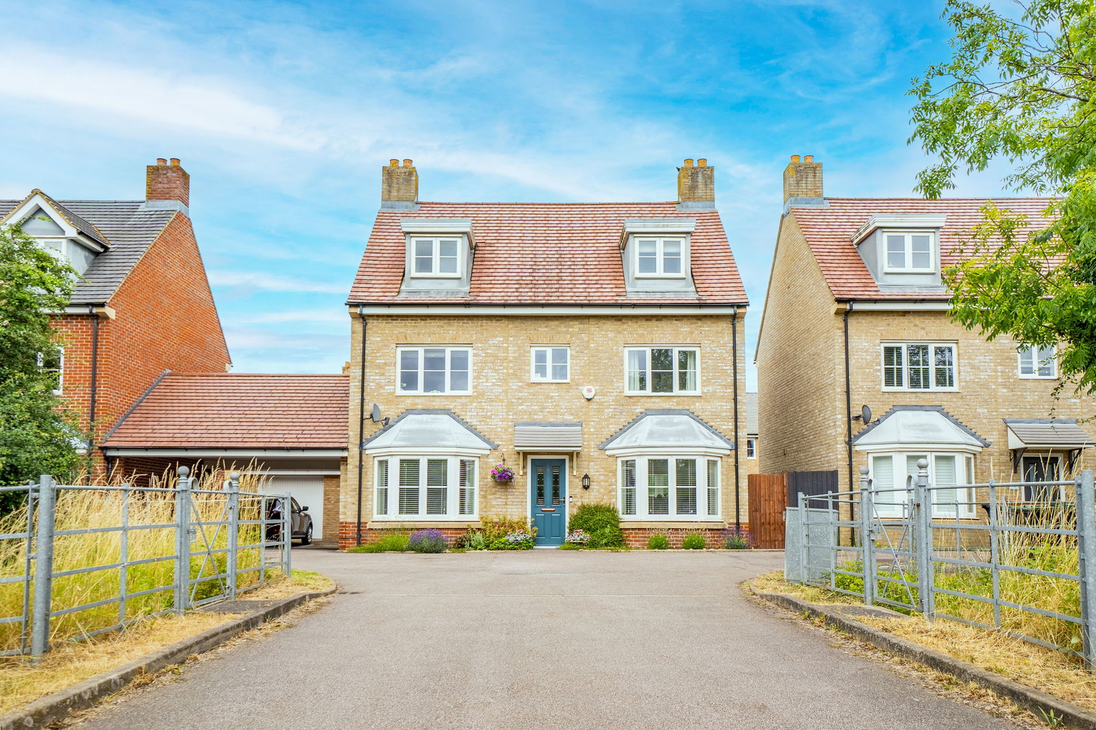 5 Bed Detached House For Sale In Wagtail Gardens Bedford Mk42 Ref