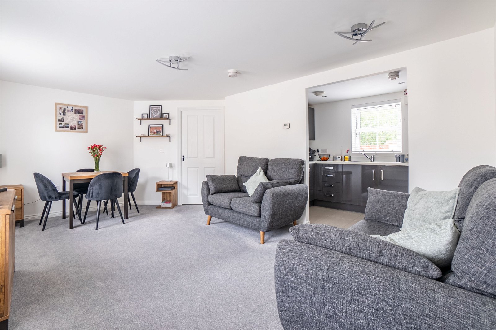 2 bed maisonette for sale in Avocet Road, Bedford  - Property Image 3