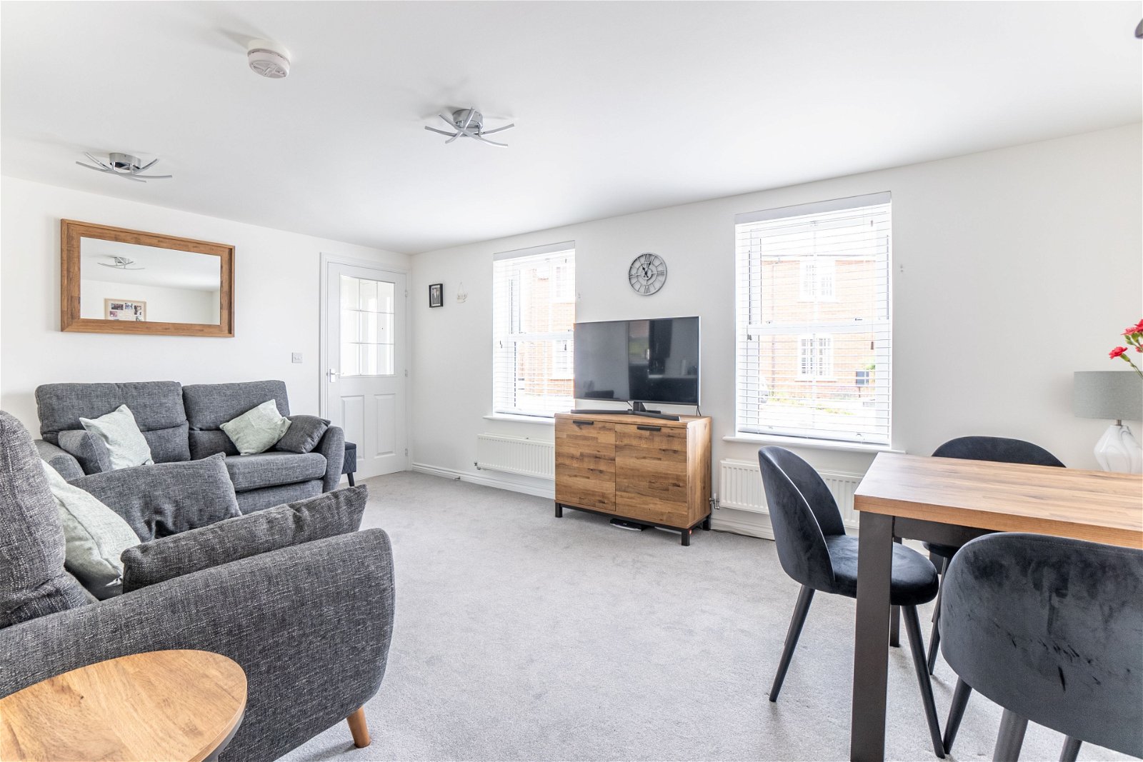 2 bed maisonette for sale in Avocet Road, Bedford  - Property Image 2