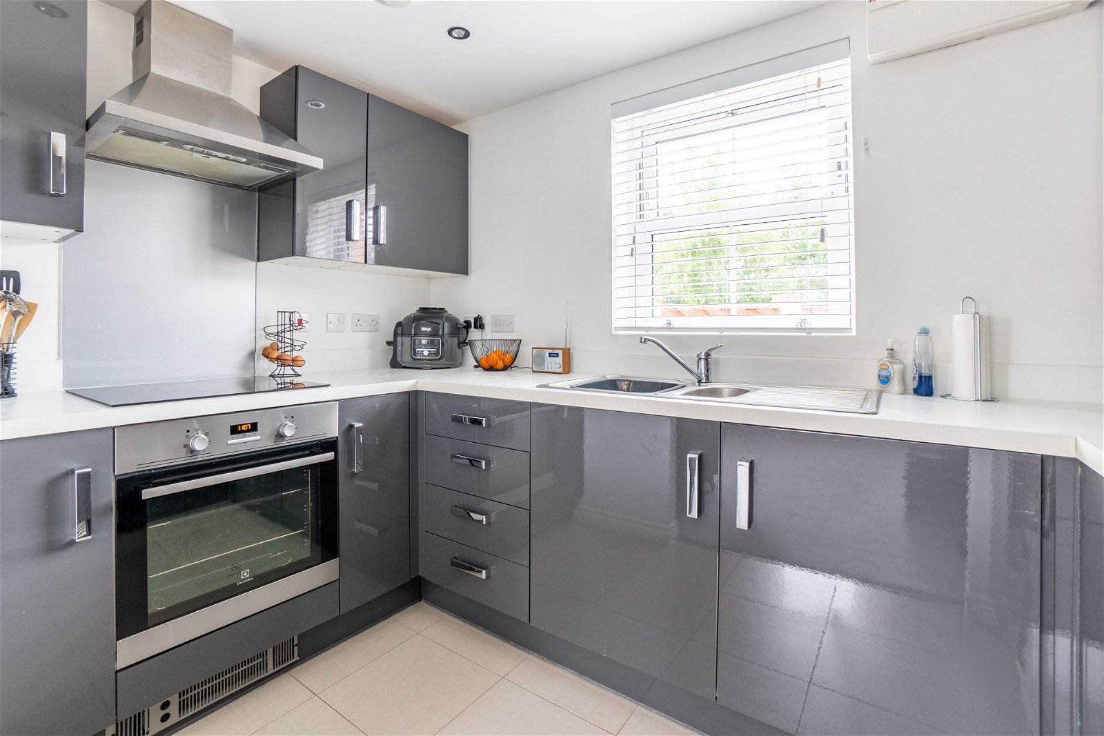 2 bed maisonette for sale in Avocet Road, Bedford  - Property Image 4