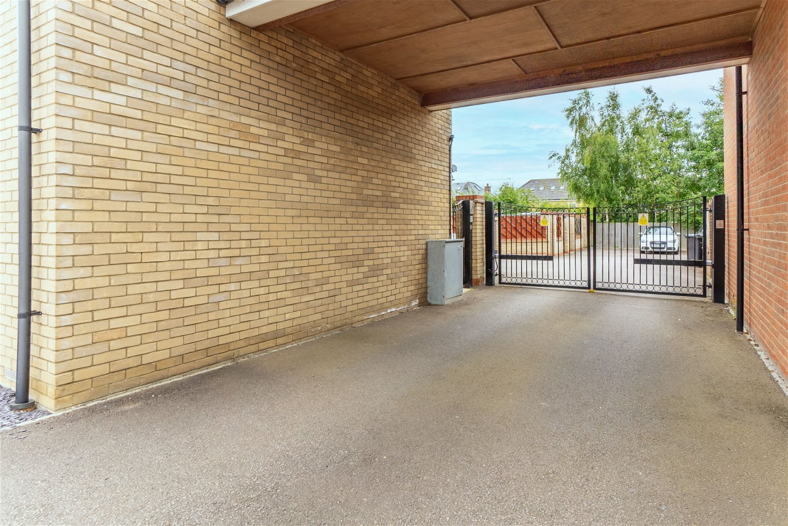 2 bed maisonette for sale in Avocet Road, Bedford  - Property Image 13