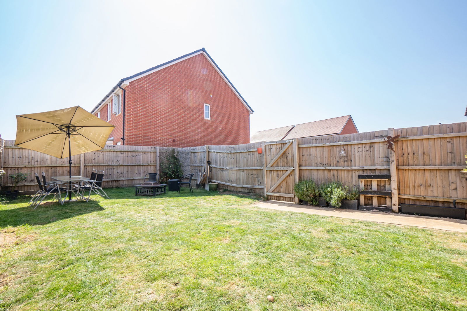 3 bed semi-detached house for sale in Four Acre Drive, Bedford  - Property Image 7