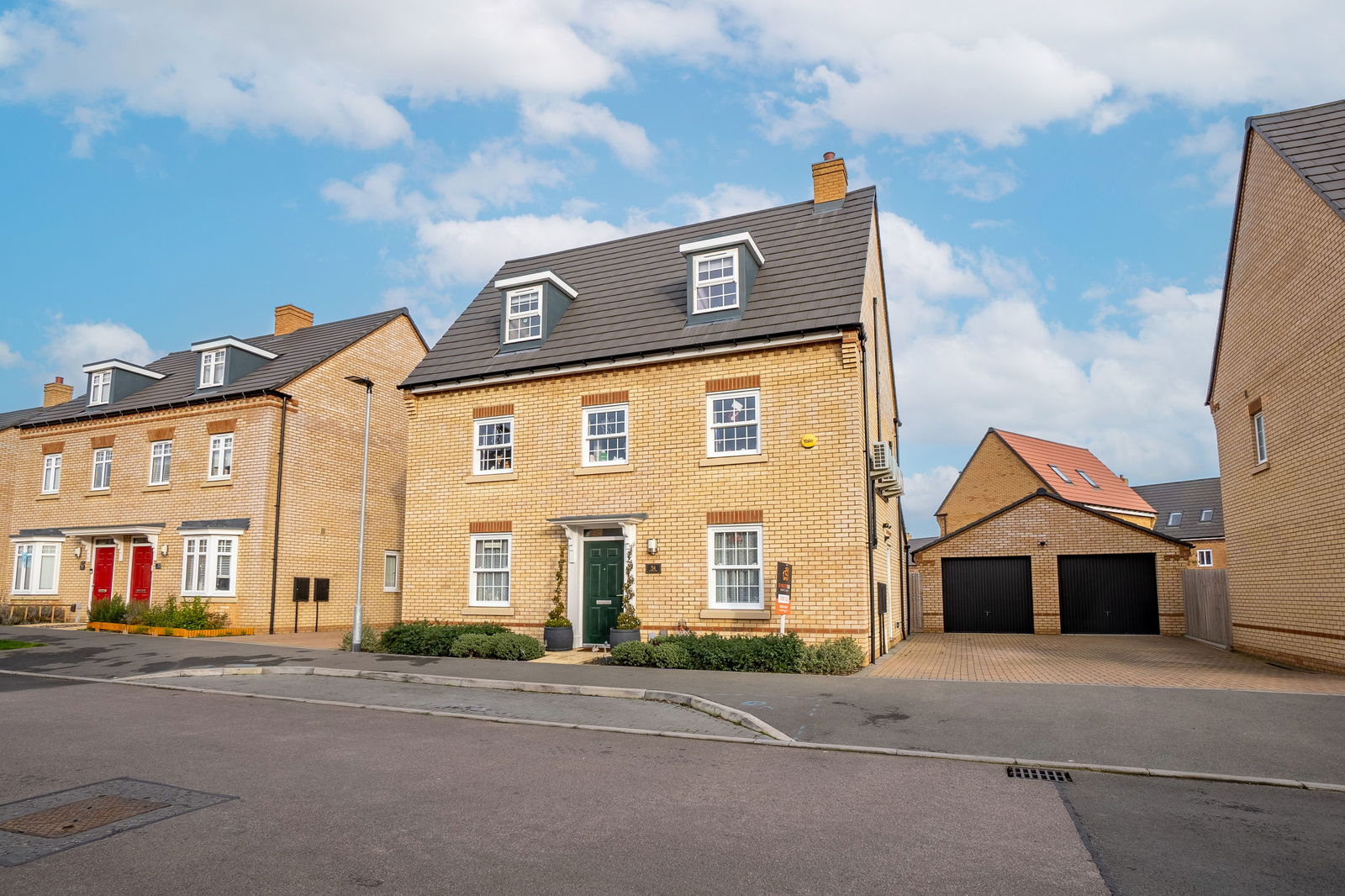 5 bed detached house for sale in Peregrine Way, Bedford  - Property Image 34