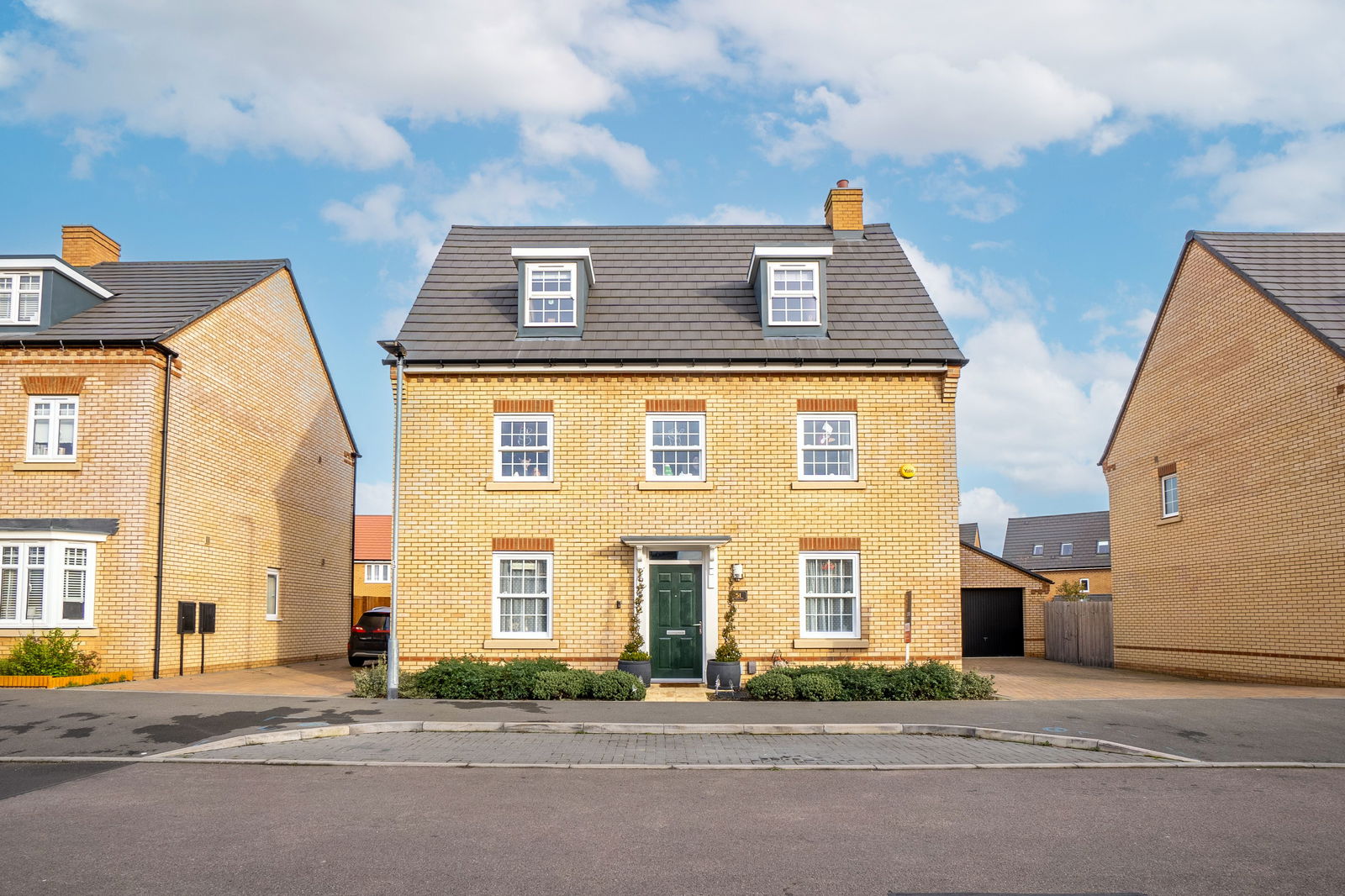 5 bed detached house for sale in Peregrine Way, Bedford  - Property Image 33