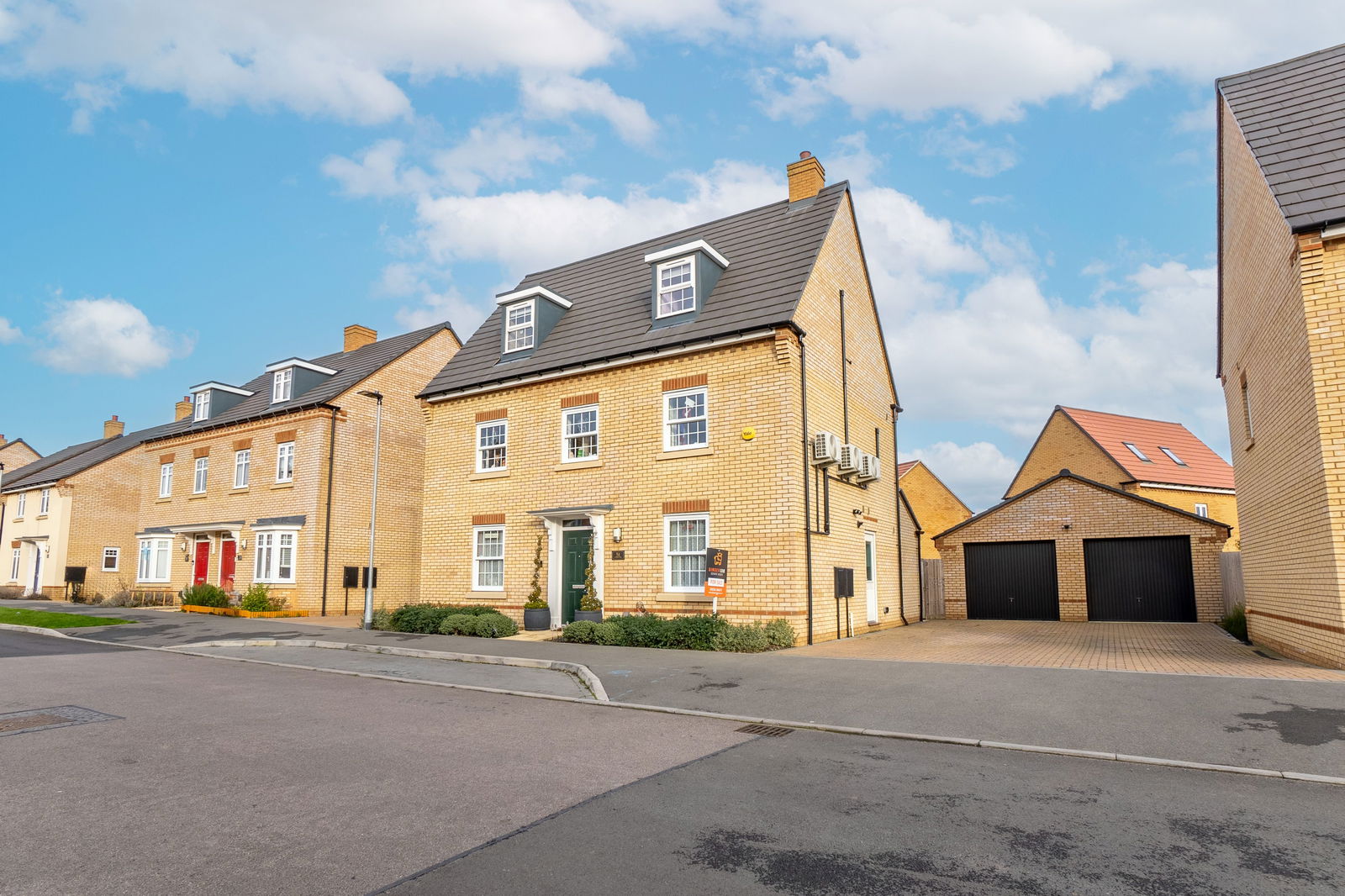 5 bed detached house for sale in Peregrine Way, Bedford  - Property Image 1