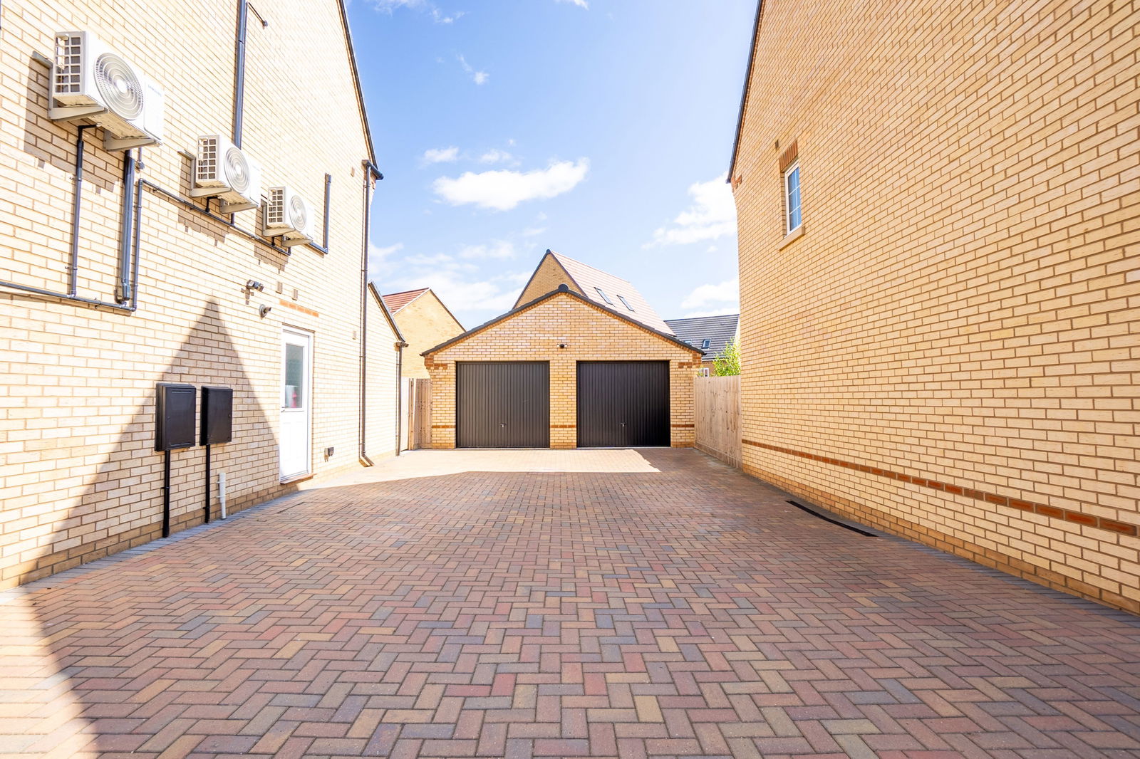 5 bed detached house for sale in Peregrine Way, Bedford  - Property Image 30