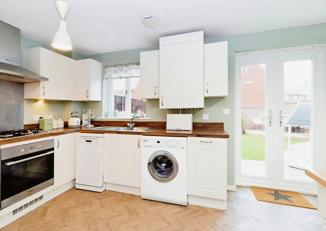 5 bed semi-detached house for sale in Swan Road, Bedford  - Property Image 5