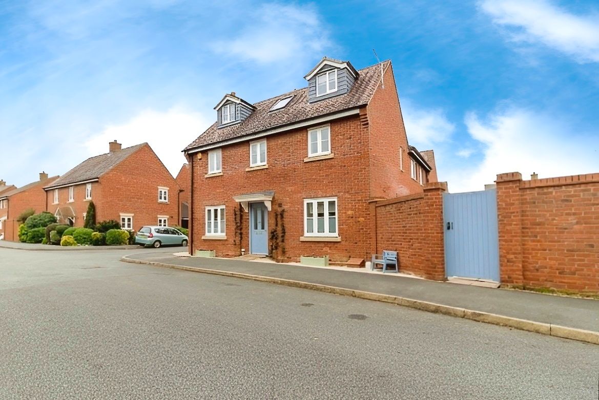 5 bed semi-detached house for sale in Swan Road, Bedford  - Property Image 23