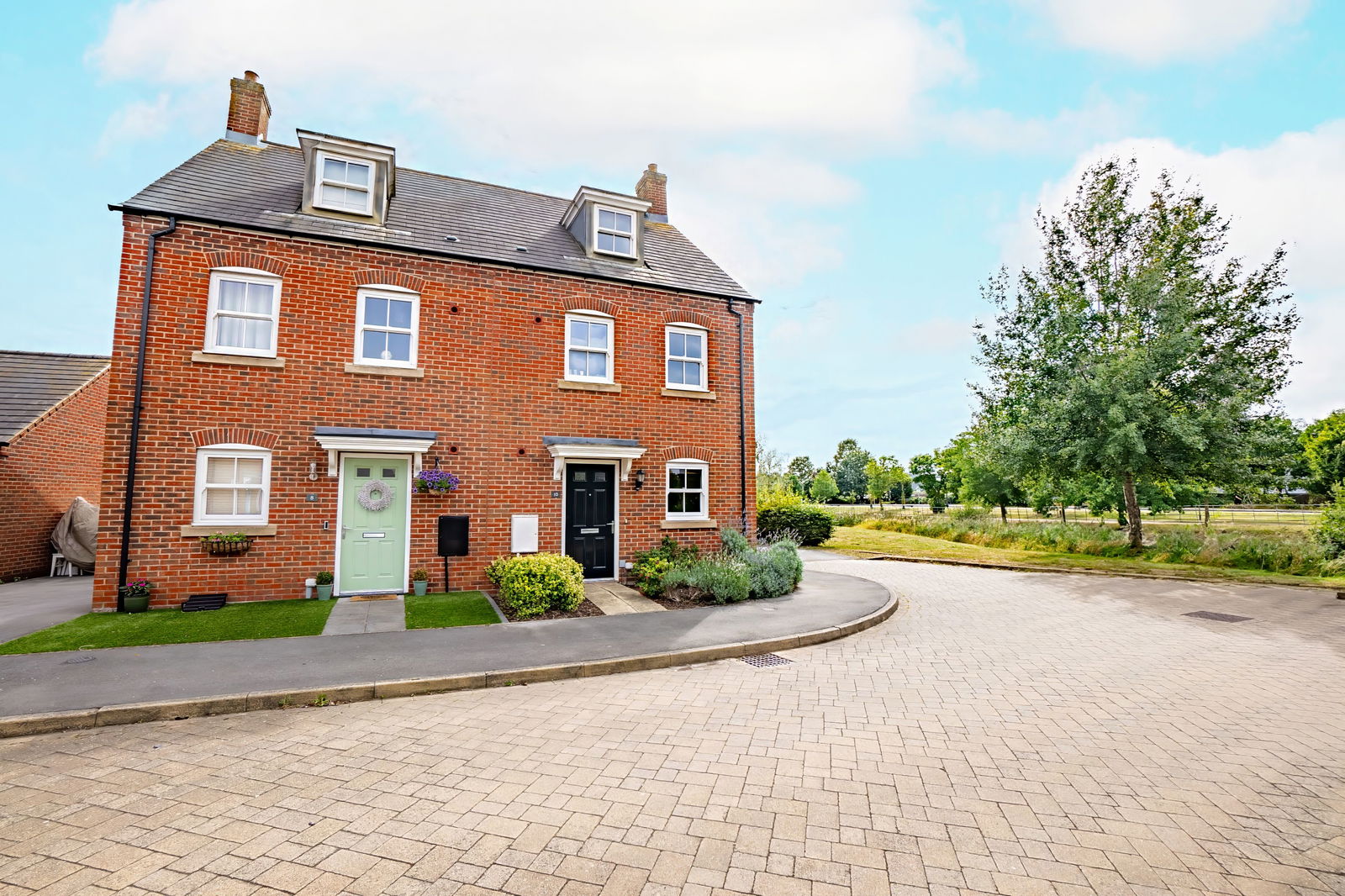 3 bed semi-detached house for sale in Fieldfare View, Bedford  - Property Image 1