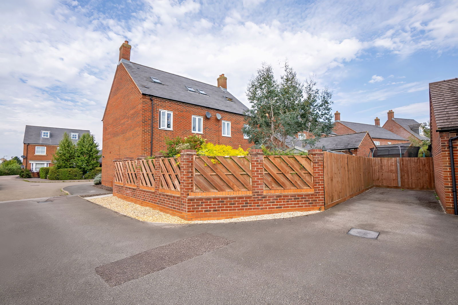 3 bed semi-detached house for sale in Fieldfare View, Bedford  - Property Image 19