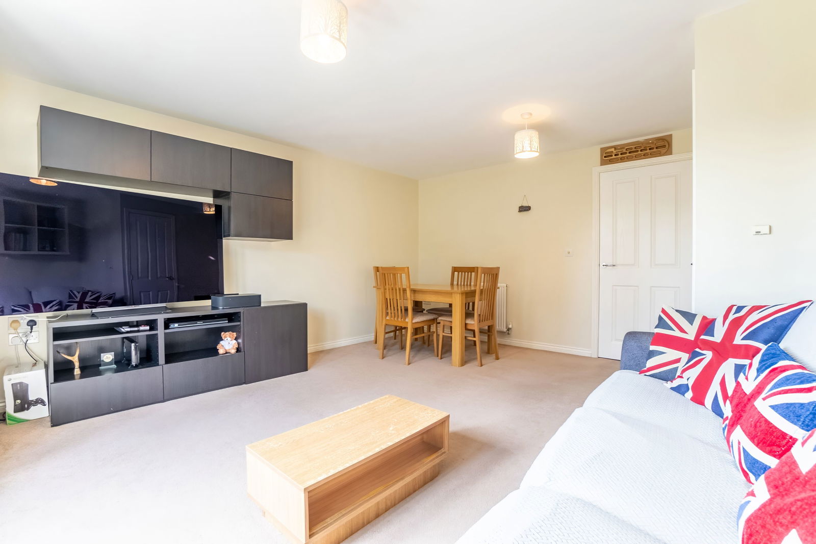 3 bed semi-detached house for sale in Fieldfare View, Bedford  - Property Image 5