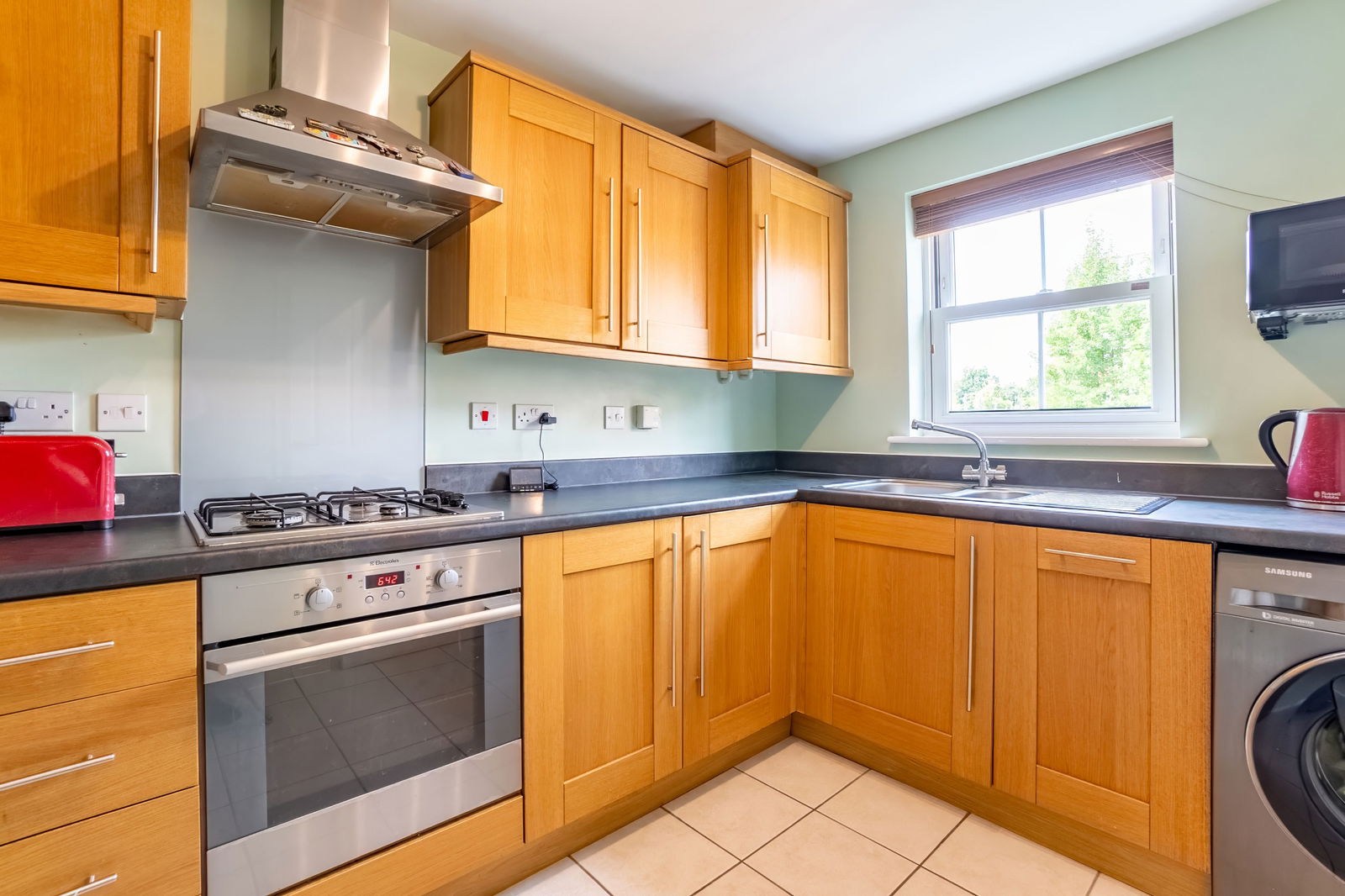 3 bed semi-detached house for sale in Fieldfare View, Bedford  - Property Image 6